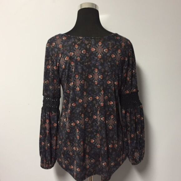 Floral Top w/ Lace Sleeve Detail - Picture 3 of 5